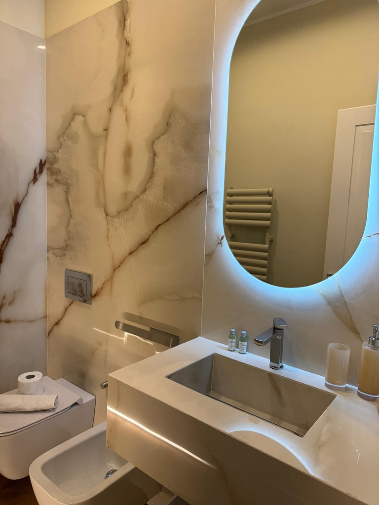 Twins Luxury 2 Bedroom Apartment - Immagine 14