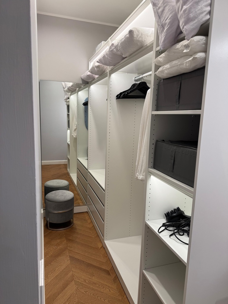 Twins Luxury 2 Bedroom Apartment - Image 5