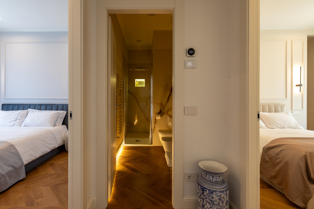 Twins Luxury 2 Bedroom Apartment - Image 13