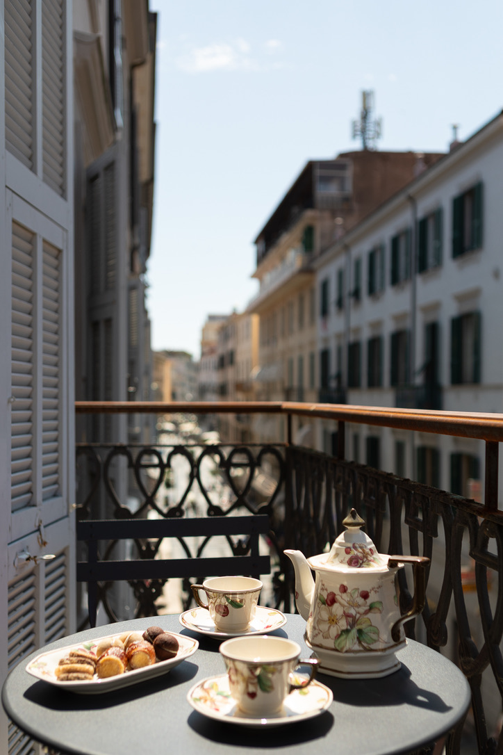 Twins Luxury 2 Bedroom Apartment - Image 18