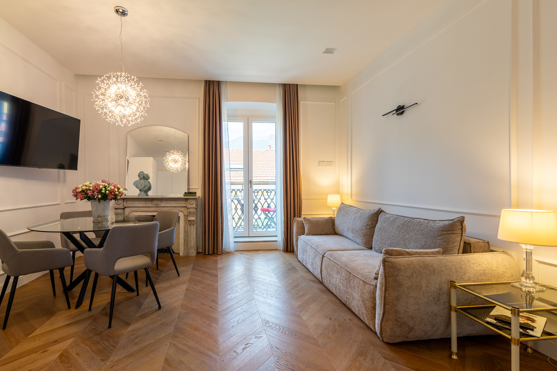 Twins Luxury 2 Bedroom Apartment - Image 1